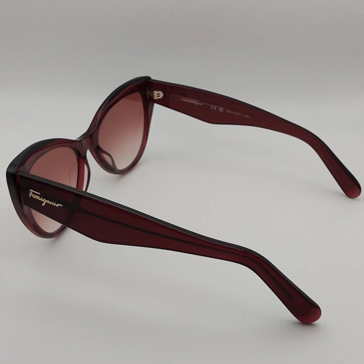 Salvatore Ferragamo SF930S 606 – Γυναικεία Πολυτέλεια σε Burgundy Butterfly Design