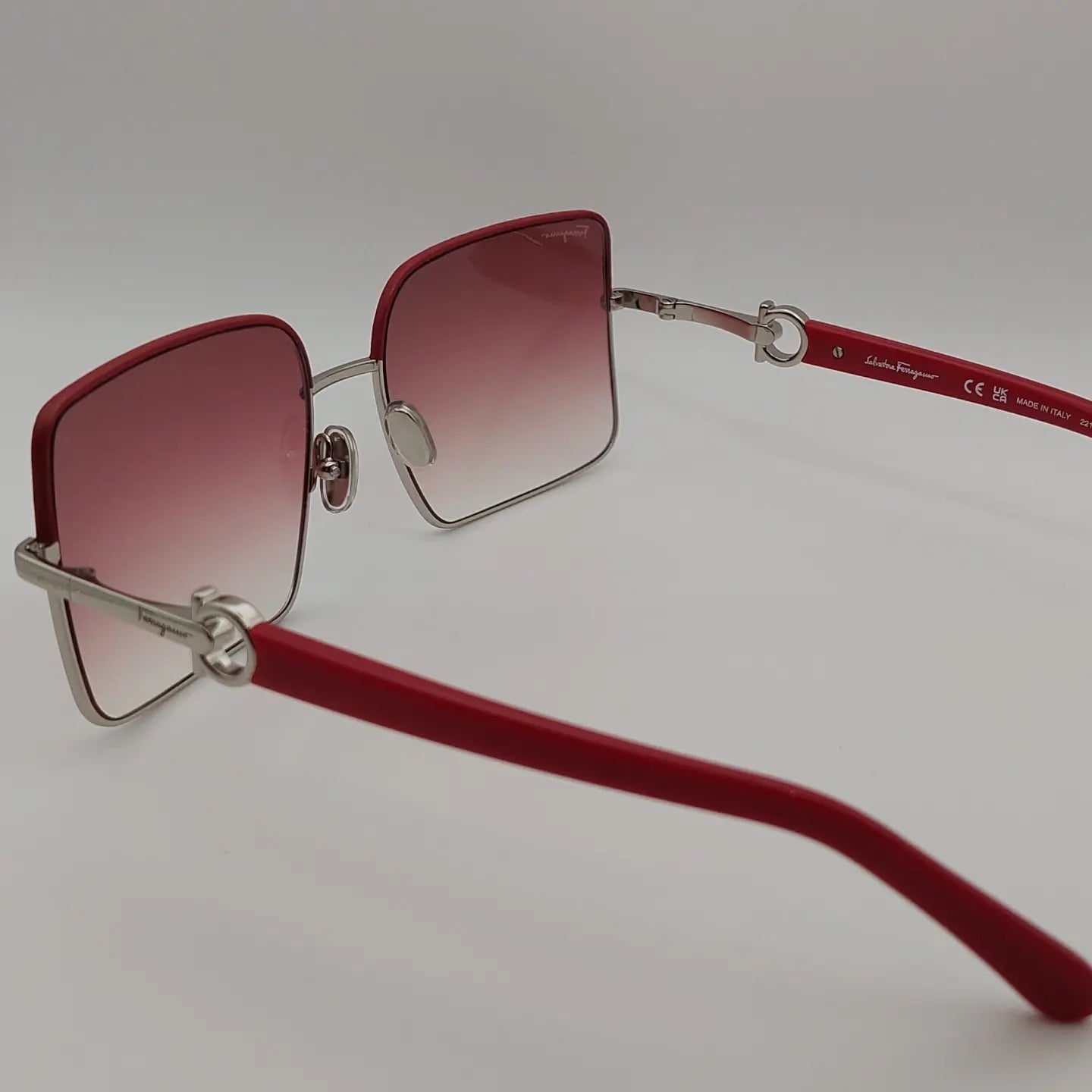 Salvatore Ferragamo SF302SL 049 – Γυναικεία Γυαλιά Ηλίου με Gradient Φακούς