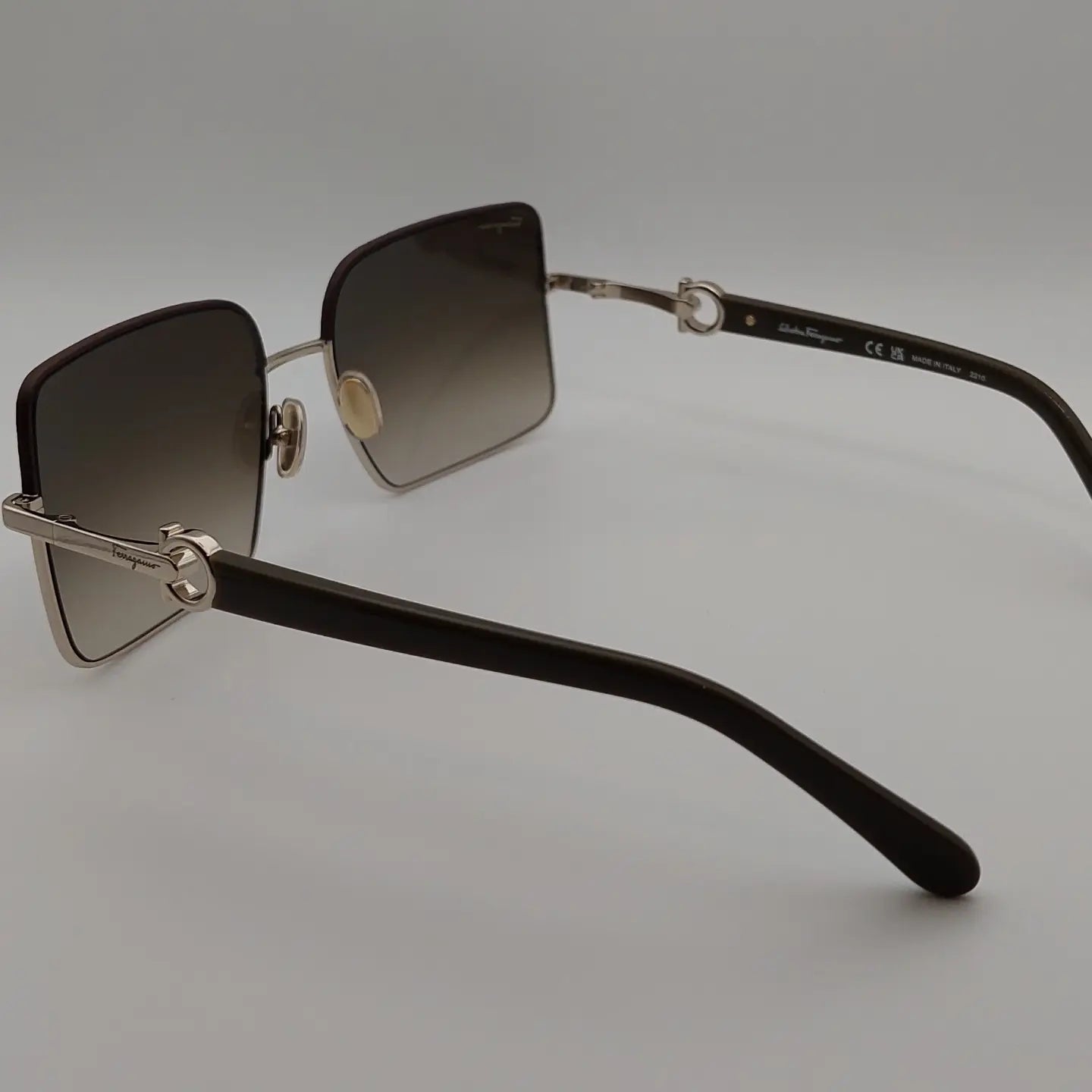 Salvatore Ferragamo SF302SL 704 – Γυναικεία Γυαλιά Ηλίου με Gradient Φακούς